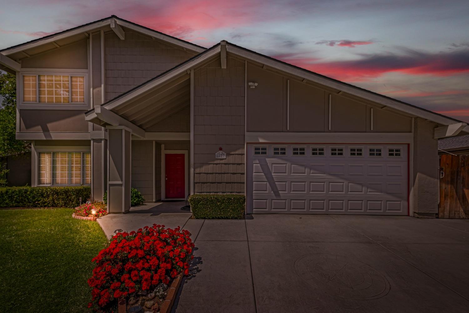 Detail Gallery Image 2 of 52 For 6627 Creekmont Way, Citrus Heights,  CA 95621 - 4 Beds | 2/1 Baths