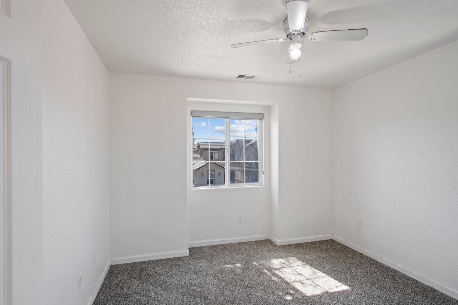 Detail Gallery Image 17 of 36 For 456 Meadow Creek Dr, Patterson,  CA 95363 - 5 Beds | 4/1 Baths