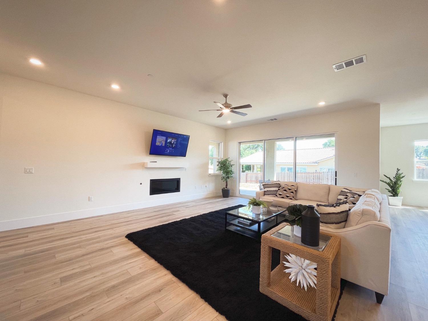 Detail Gallery Image 5 of 55 For 8642 Zinfandel Pkwy, Plymouth,  CA 95669 - 3 Beds | 3/1 Baths