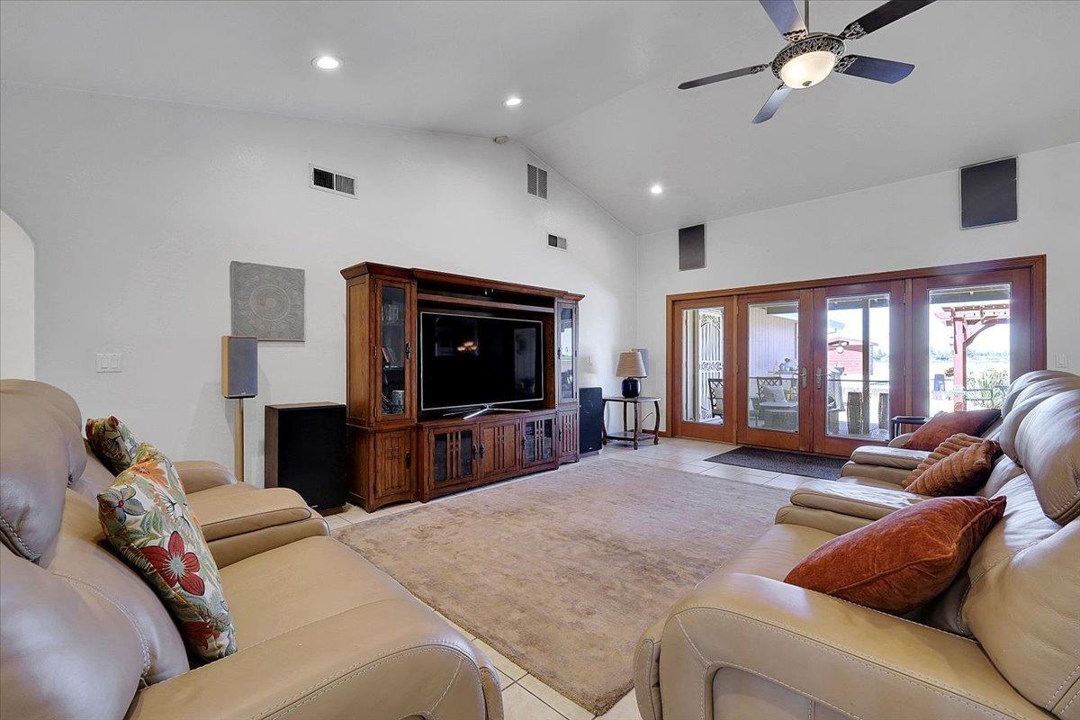 Detail Gallery Image 19 of 99 For 1721 Starr St, Yuba City,  CA 95993 - 5 Beds | 3 Baths