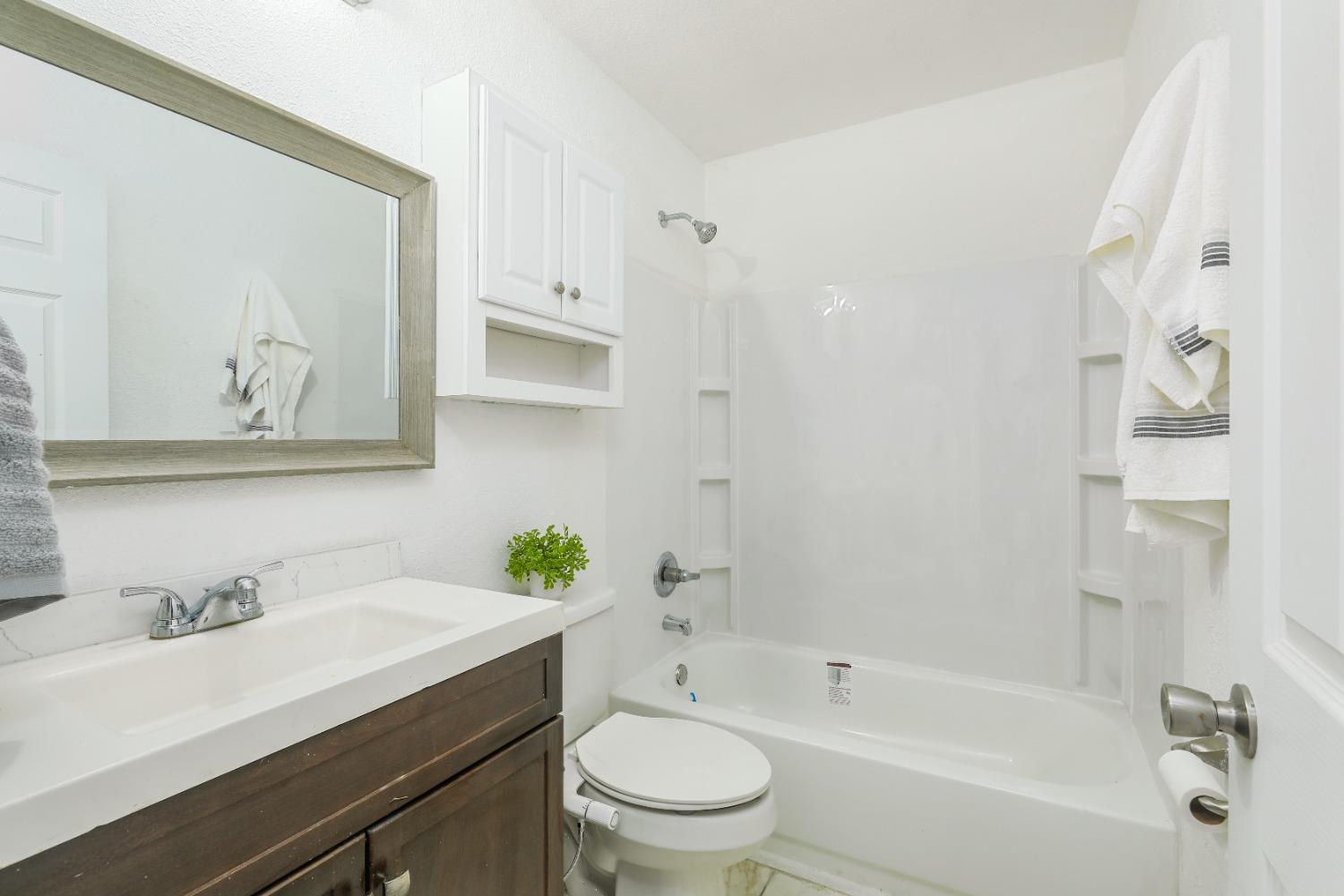 Detail Gallery Image 23 of 29 For 8004 Parkgate Way, Sacramento,  CA 95828 - 4 Beds | 2 Baths