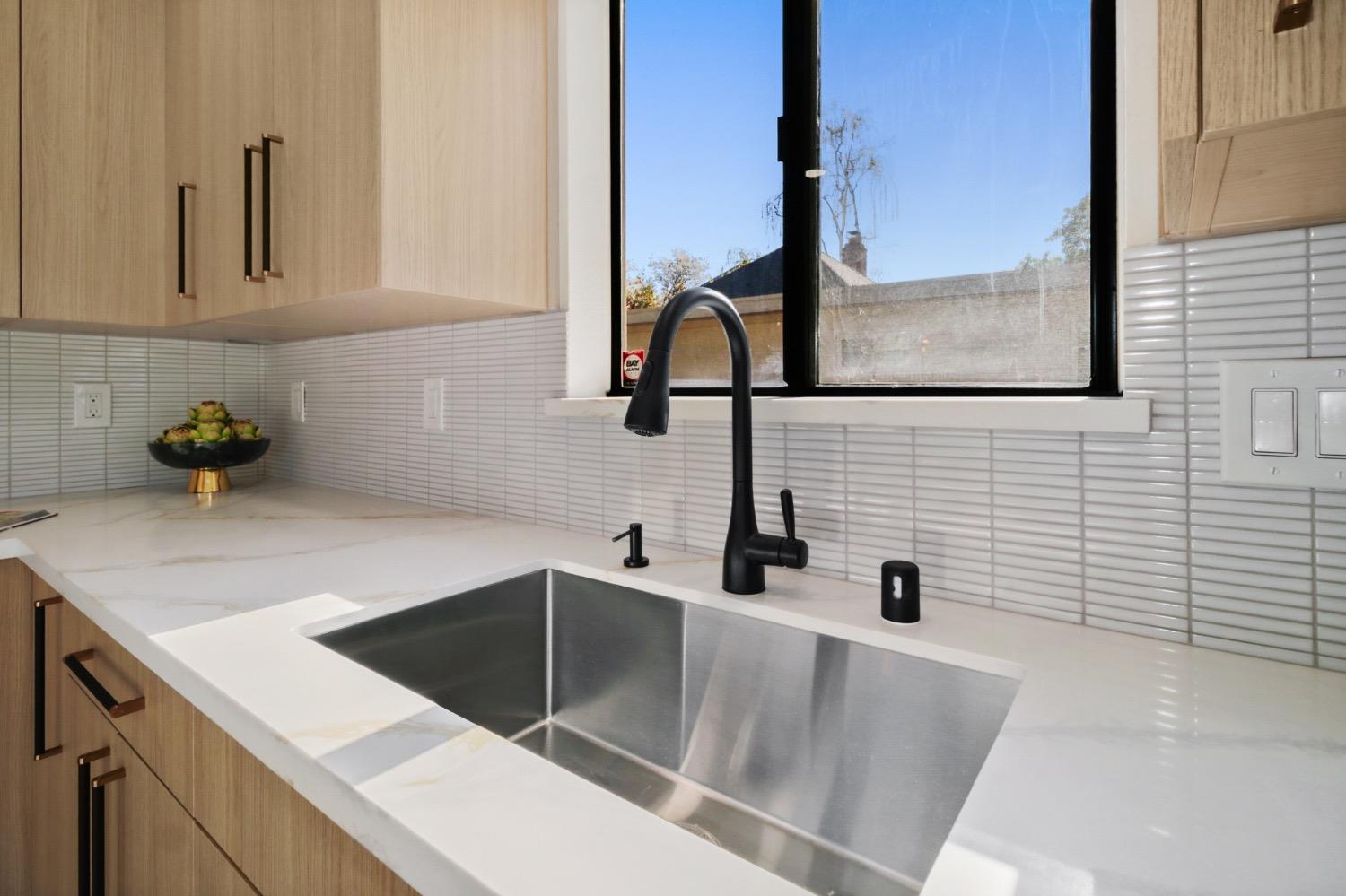 Detail Gallery Image 18 of 57 For 801 Commons Dr, Sacramento,  CA 95825 - 3 Beds | 2 Baths
