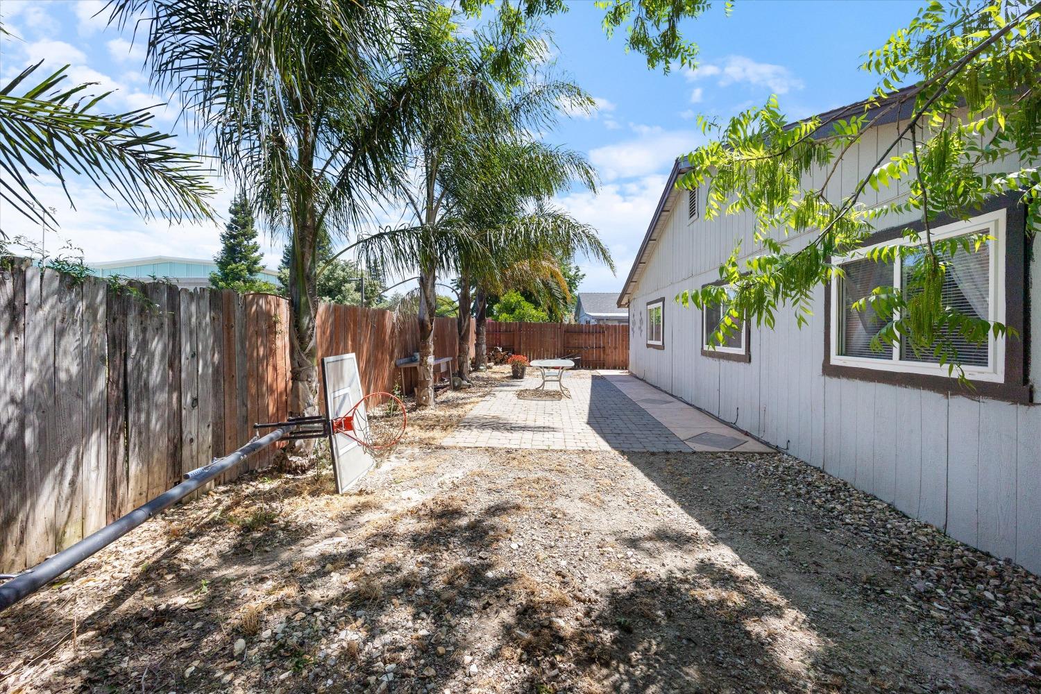 Detail Gallery Image 22 of 32 For 7637 Maralee Way, Sacramento,  CA 95824 - 4 Beds | 2 Baths