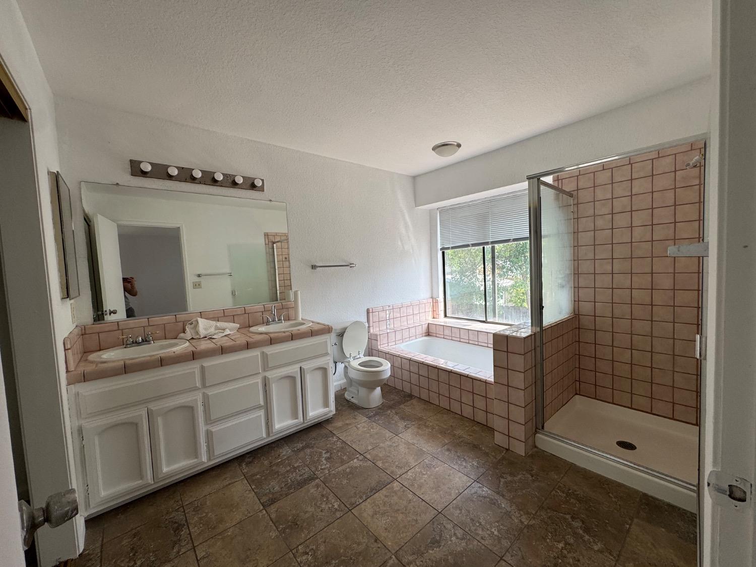 Detail Gallery Image 15 of 21 For 2036 Sheldon Dr, Modesto,  CA 95350 - 4 Beds | 2/1 Baths