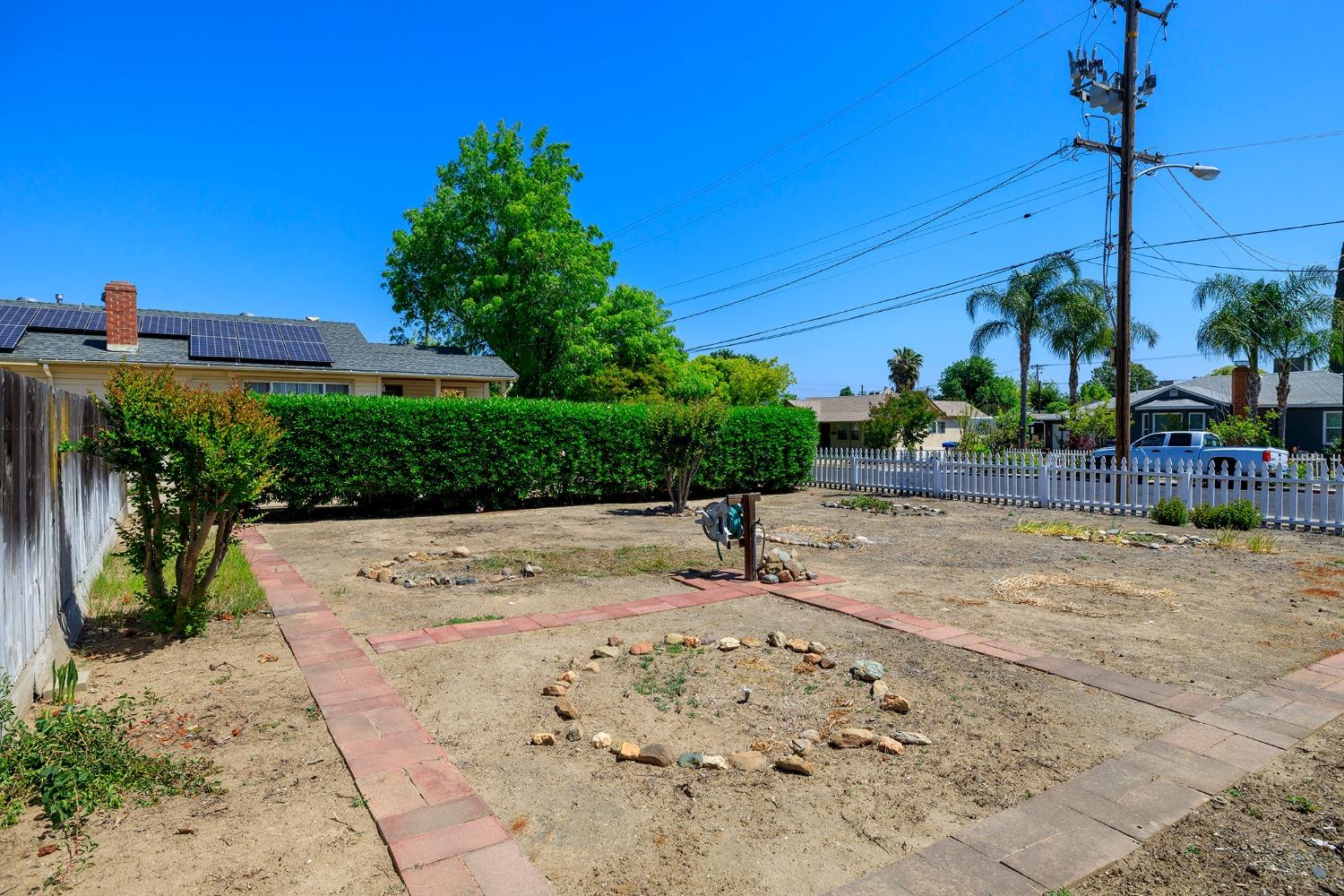 N Lincoln Avenue, Manteca, California image 32