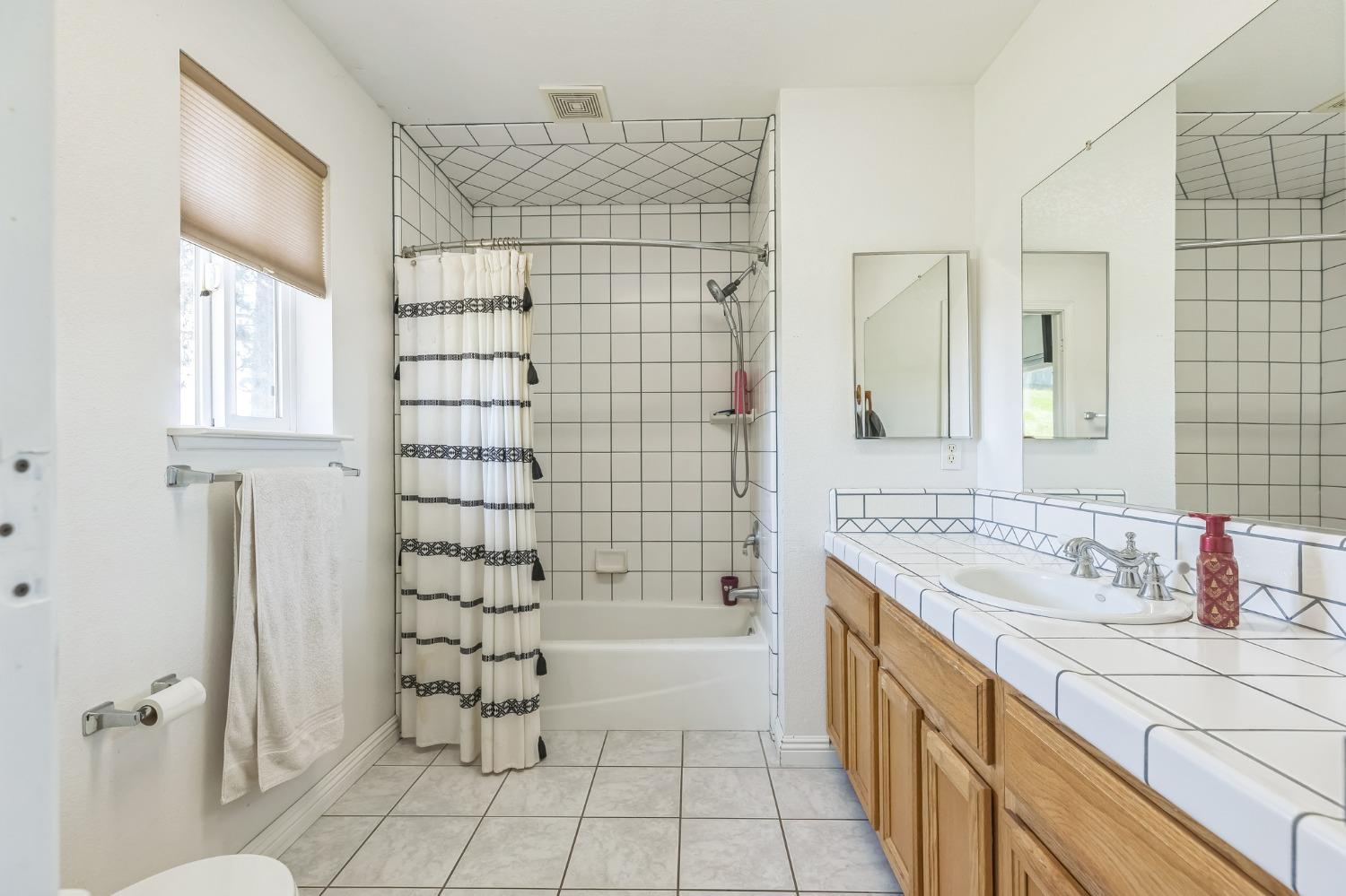 Detail Gallery Image 12 of 27 For 14748 Sutter Highlands, Sutter Creek,  CA 95685 - 3 Beds | 2 Baths