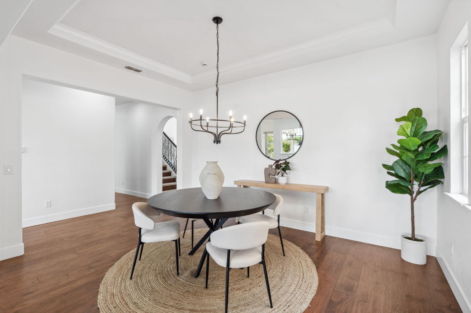Detail Gallery Image 5 of 33 For 261 Vista Creek Cir, Sacramento,  CA 95835 - 5 Beds | 3/1 Baths