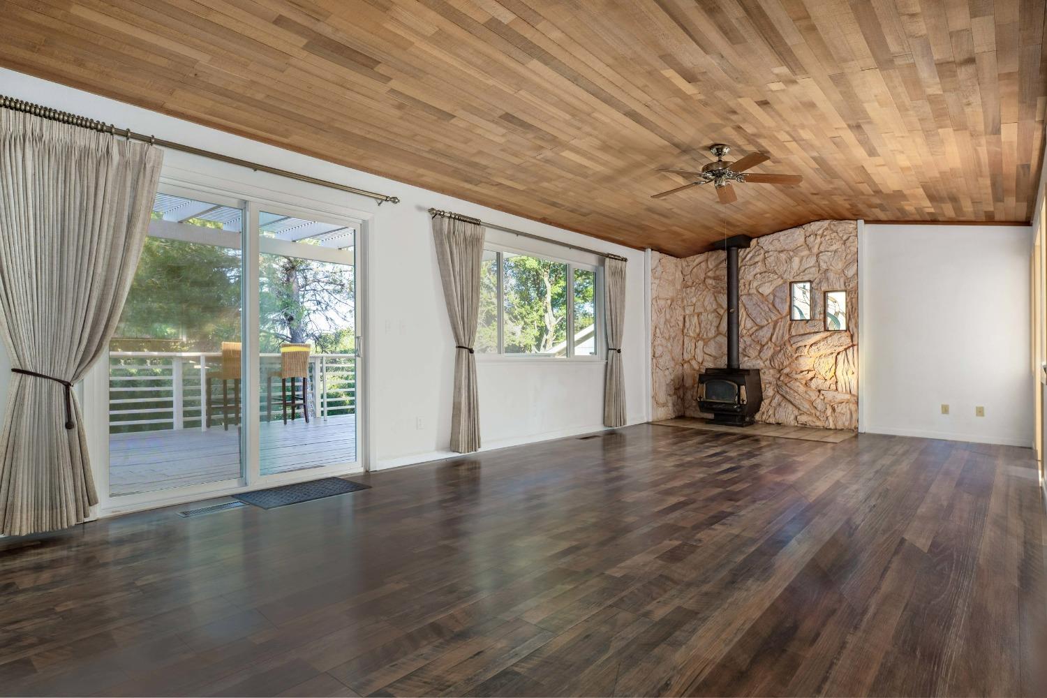 Detail Gallery Image 3 of 54 For 20029 Echo Blue Dr, Penn Valley,  CA 95946 - 3 Beds | 2 Baths