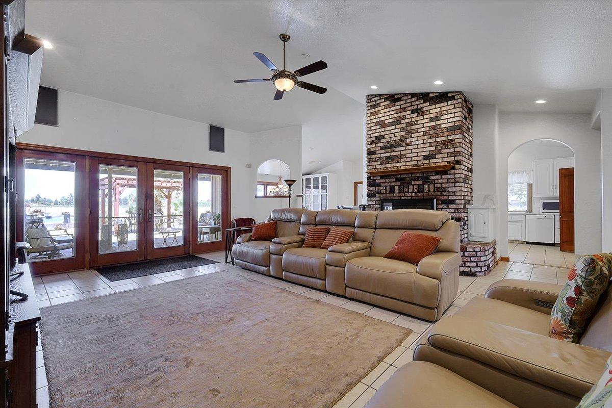 Detail Gallery Image 22 of 99 For 1721 Starr St, Yuba City,  CA 95993 - 5 Beds | 3 Baths