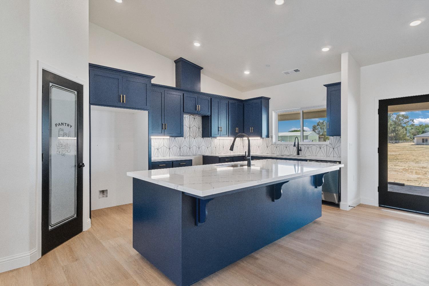 Detail Gallery Image 11 of 39 For 15709 Road 29, Madera,  CA 93636 - 8 Beds | 6 Baths