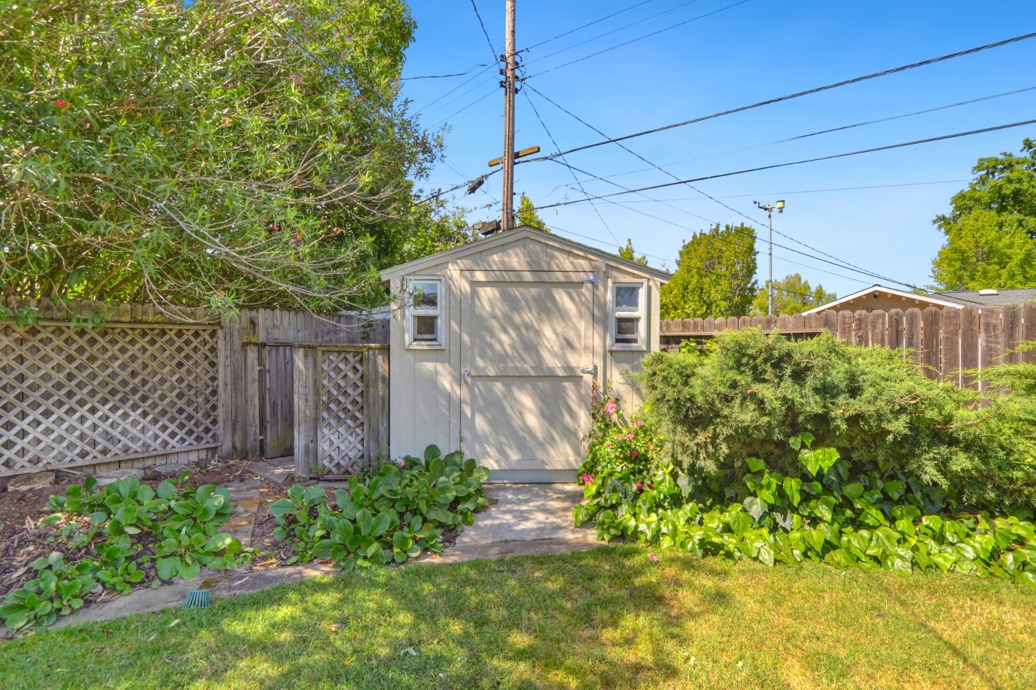 Detail Gallery Image 22 of 27 For 4767 Bowerwood Dr, Carmichael,  CA 95608 - 3 Beds | 2 Baths