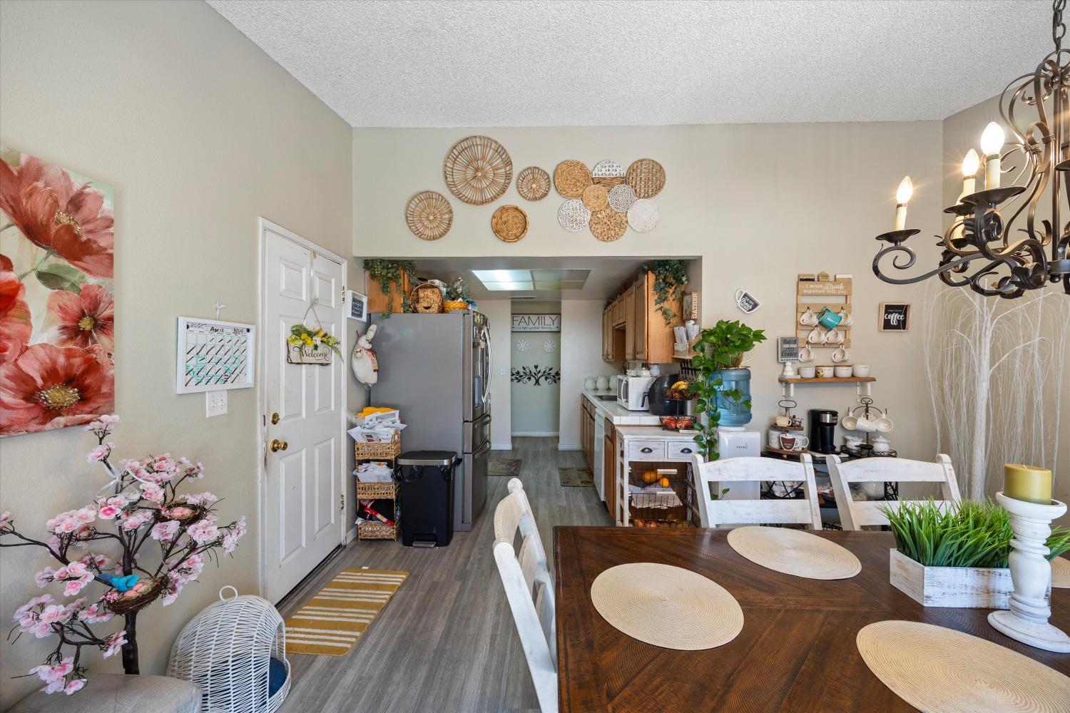 Detail Gallery Image 10 of 32 For 7637 Maralee Way, Sacramento,  CA 95824 - 4 Beds | 2 Baths
