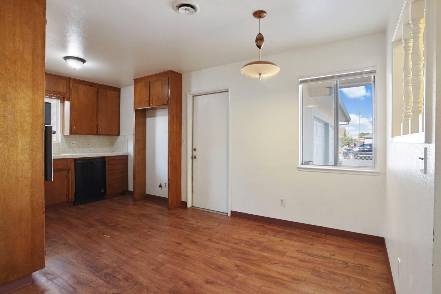 Detail Gallery Image 12 of 33 For 1806 Larkspur Ln, Ceres,  CA 95307 - 3 Beds | 2 Baths