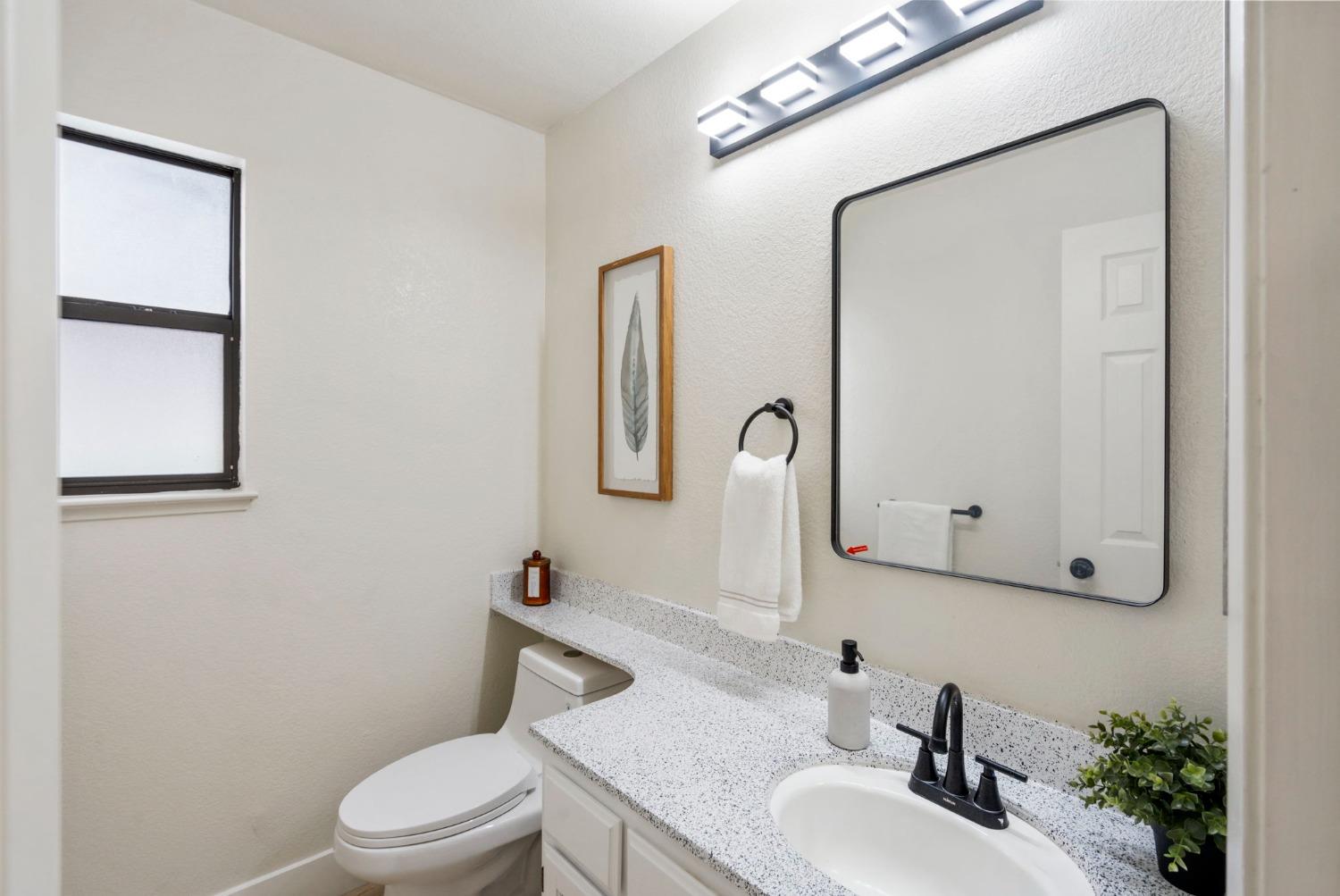 Detail Gallery Image 19 of 24 For 6870 Calvine Rd, Sacramento,  CA 95823 - 3 Beds | 2/1 Baths