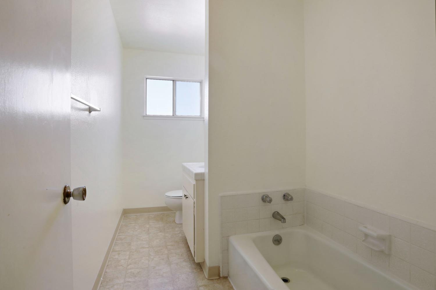 Detail Gallery Image 18 of 33 For 1806 Larkspur Ln, Ceres,  CA 95307 - 3 Beds | 2 Baths