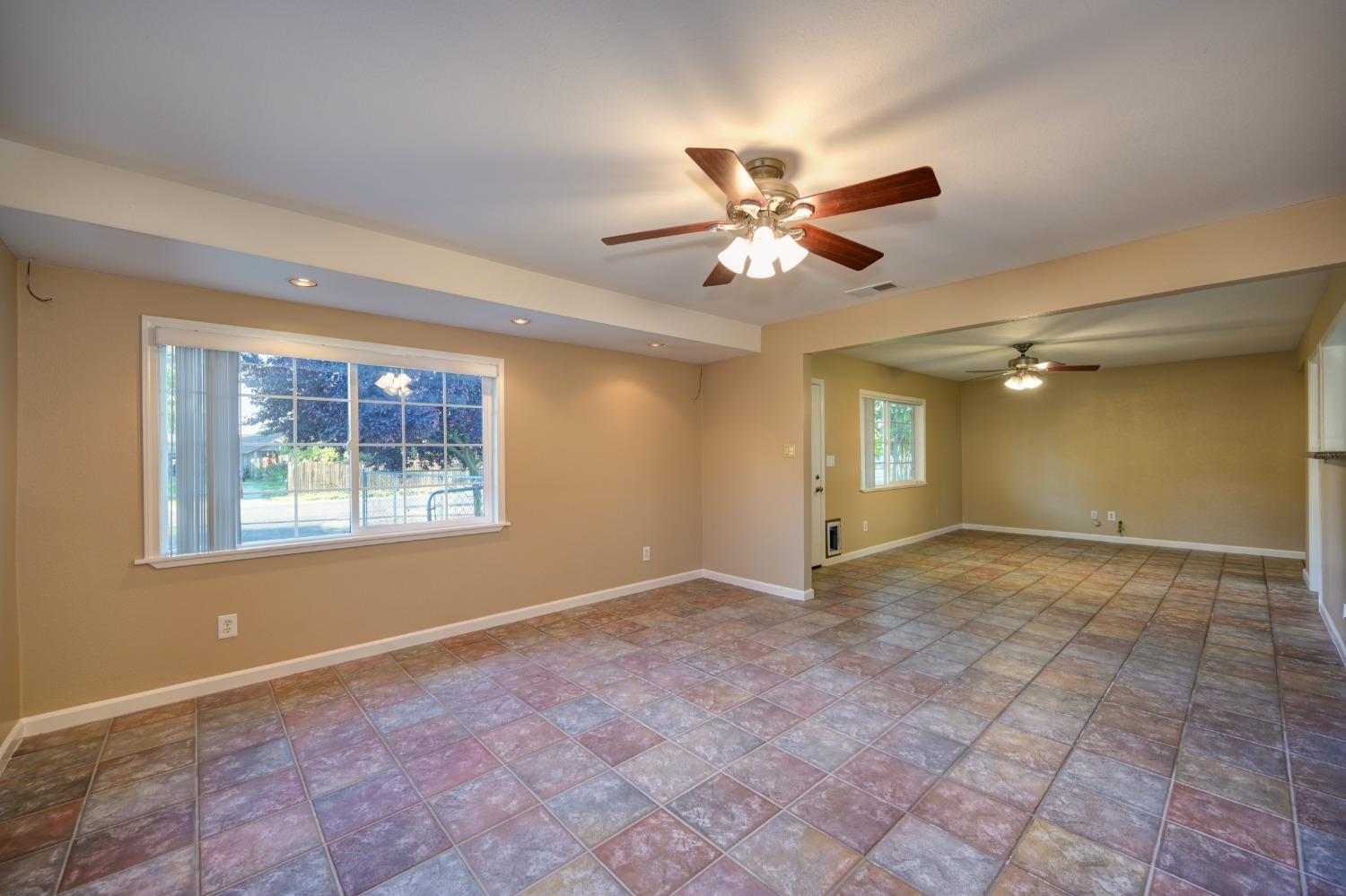 Detail Gallery Image 5 of 39 For 1429 Ascot Ave, Rio Linda,  CA 95673 - 3 Beds | 2 Baths