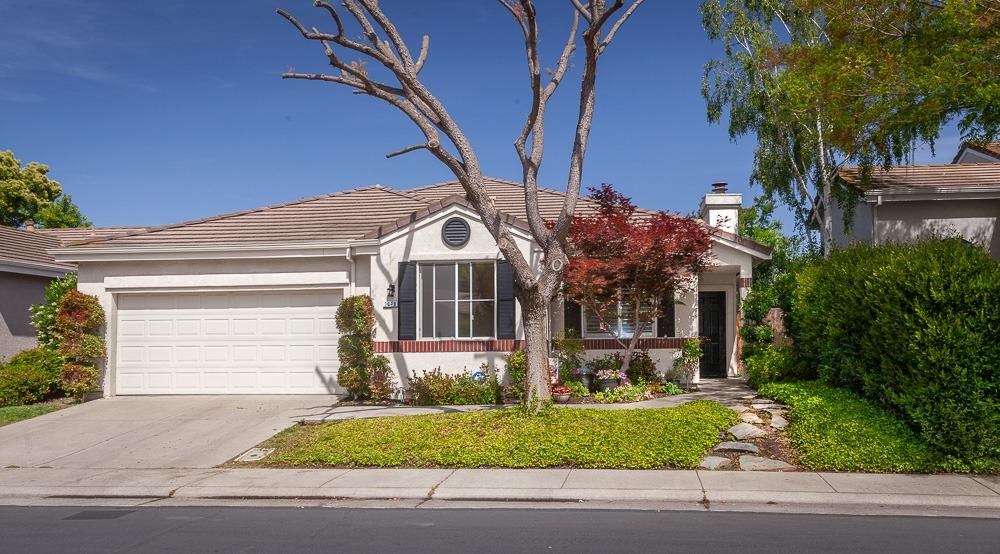 Detail Gallery Image 1 of 44 For 3070 Carousel Cir, Stockton,  CA 95219 - 3 Beds | 2 Baths