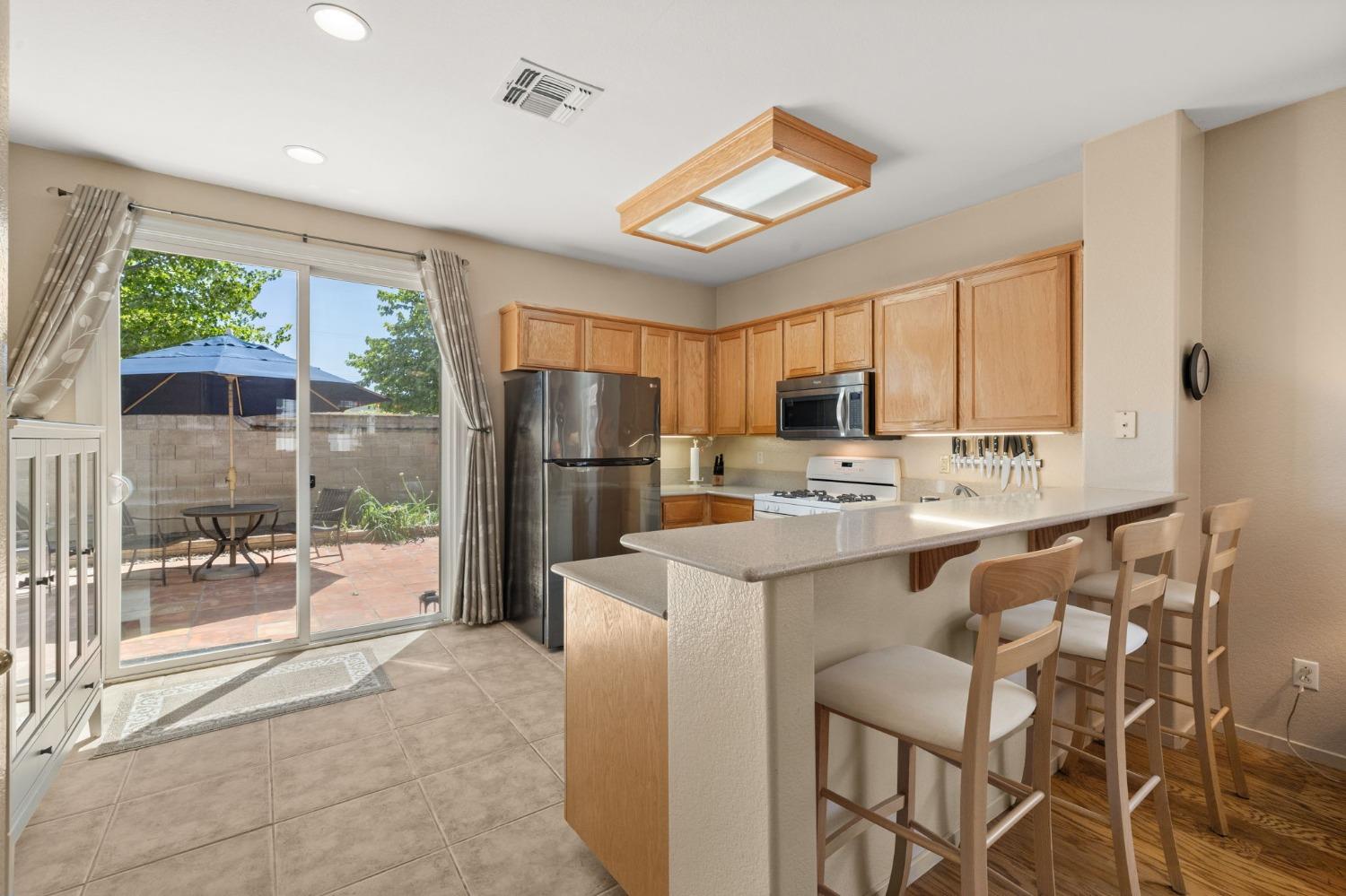 Detail Gallery Image 8 of 39 For 6504 Trailride Way, Citrus Heights,  CA 95621 - 3 Beds | 2 Baths