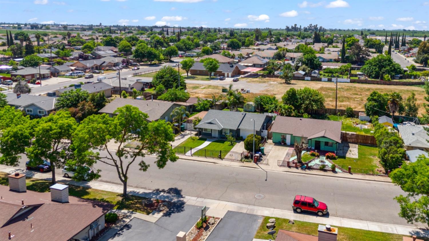 Detail Gallery Image 8 of 34 For 2349 Pinedale Ave, Merced,  CA 95348 - 3 Beds | 2 Baths