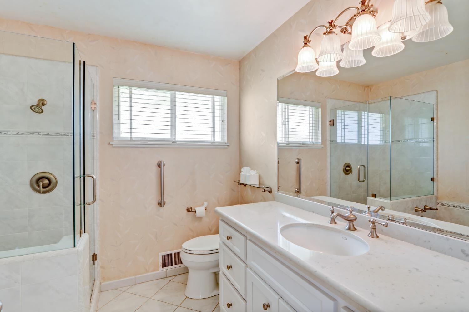 Detail Gallery Image 12 of 27 For 4767 Bowerwood Dr, Carmichael,  CA 95608 - 3 Beds | 2 Baths