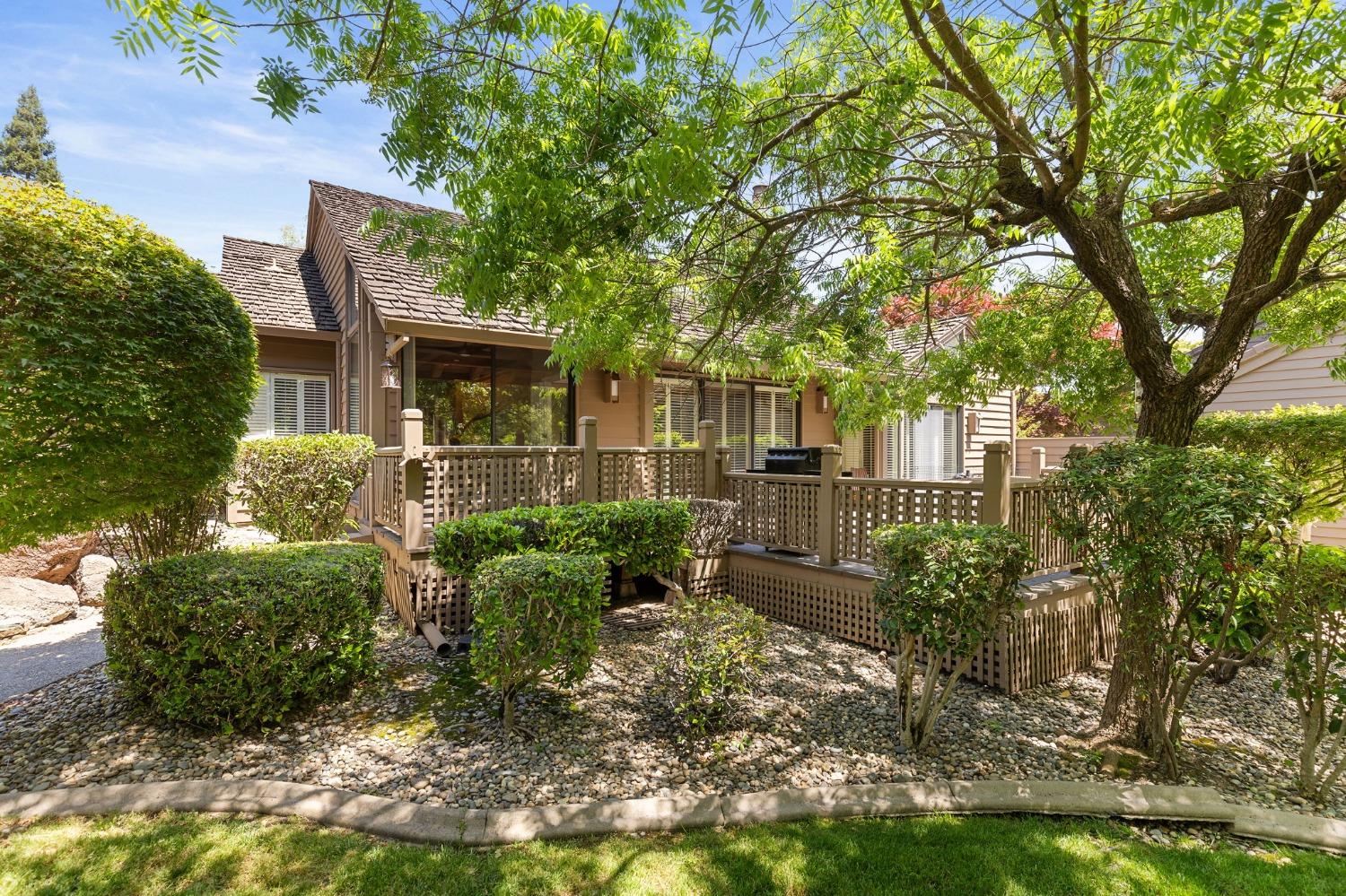 Detail Gallery Image 16 of 68 For 7634 Pineridge Ln, Fair Oaks,  CA 95628 - 3 Beds | 2 Baths