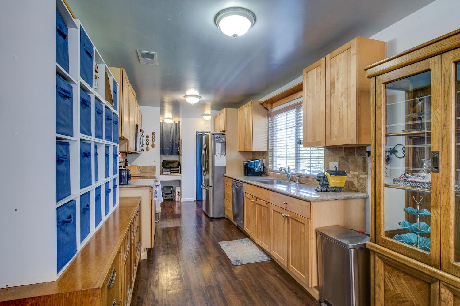 Detail Gallery Image 18 of 72 For 555 Arlette Ln, Diamond Springs,  CA 95619 - 8 Beds | 3 Baths