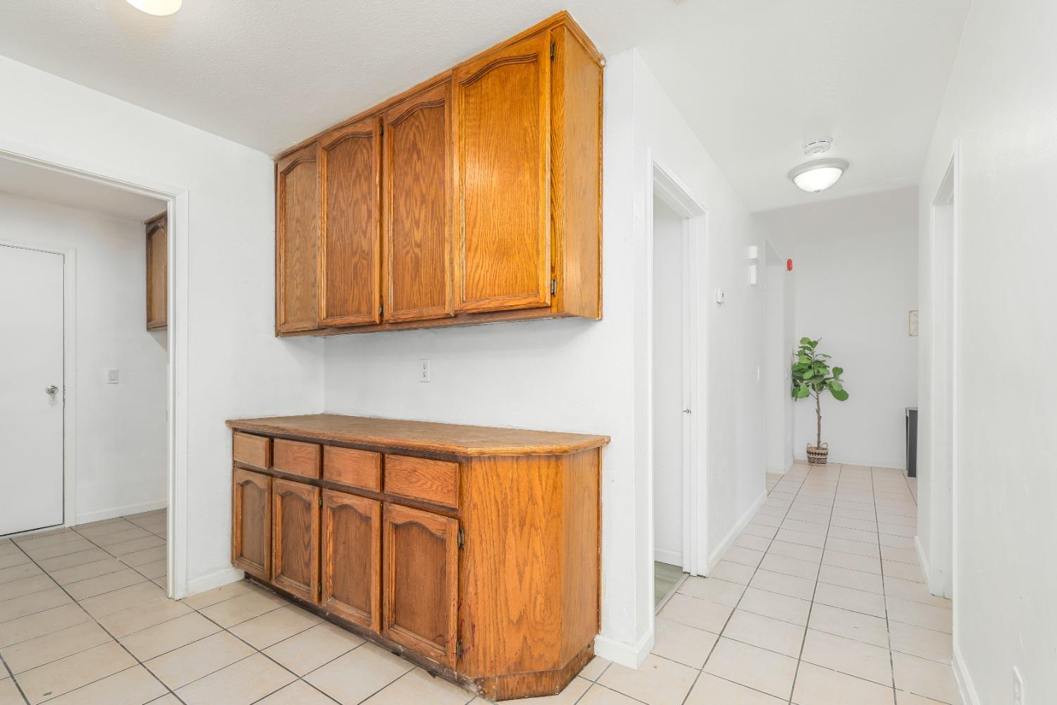 Detail Gallery Image 6 of 29 For 8004 Parkgate Way, Sacramento,  CA 95828 - 4 Beds | 2 Baths