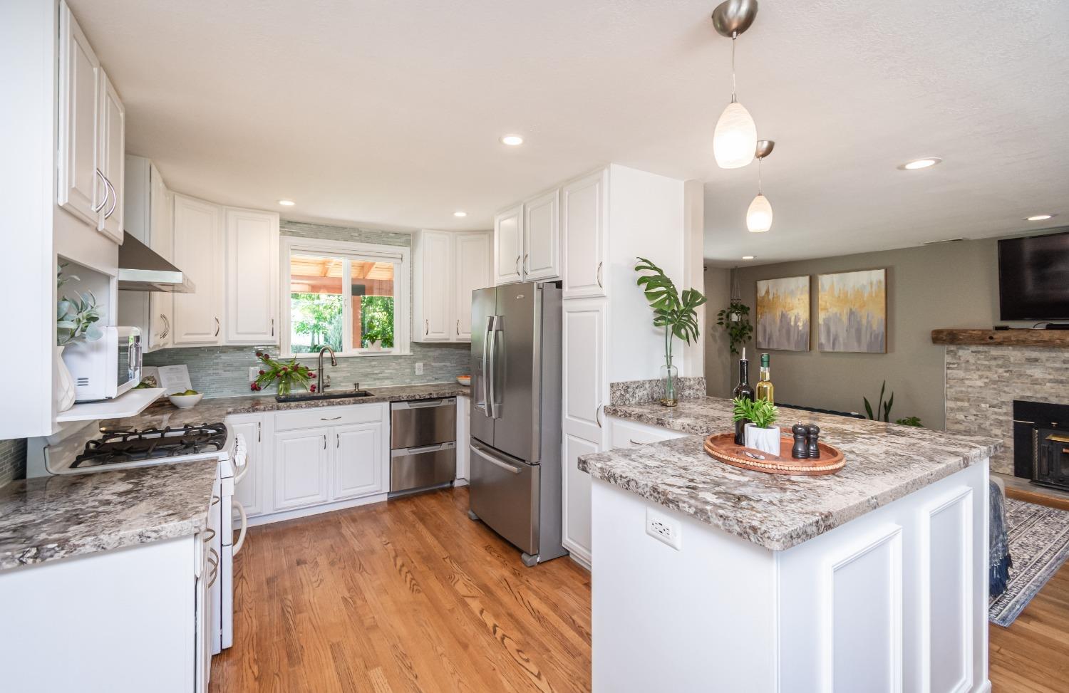 Detail Gallery Image 11 of 57 For 2112 Lorenzo Ln, Sacramento,  CA 95864 - 4 Beds | 2 Baths