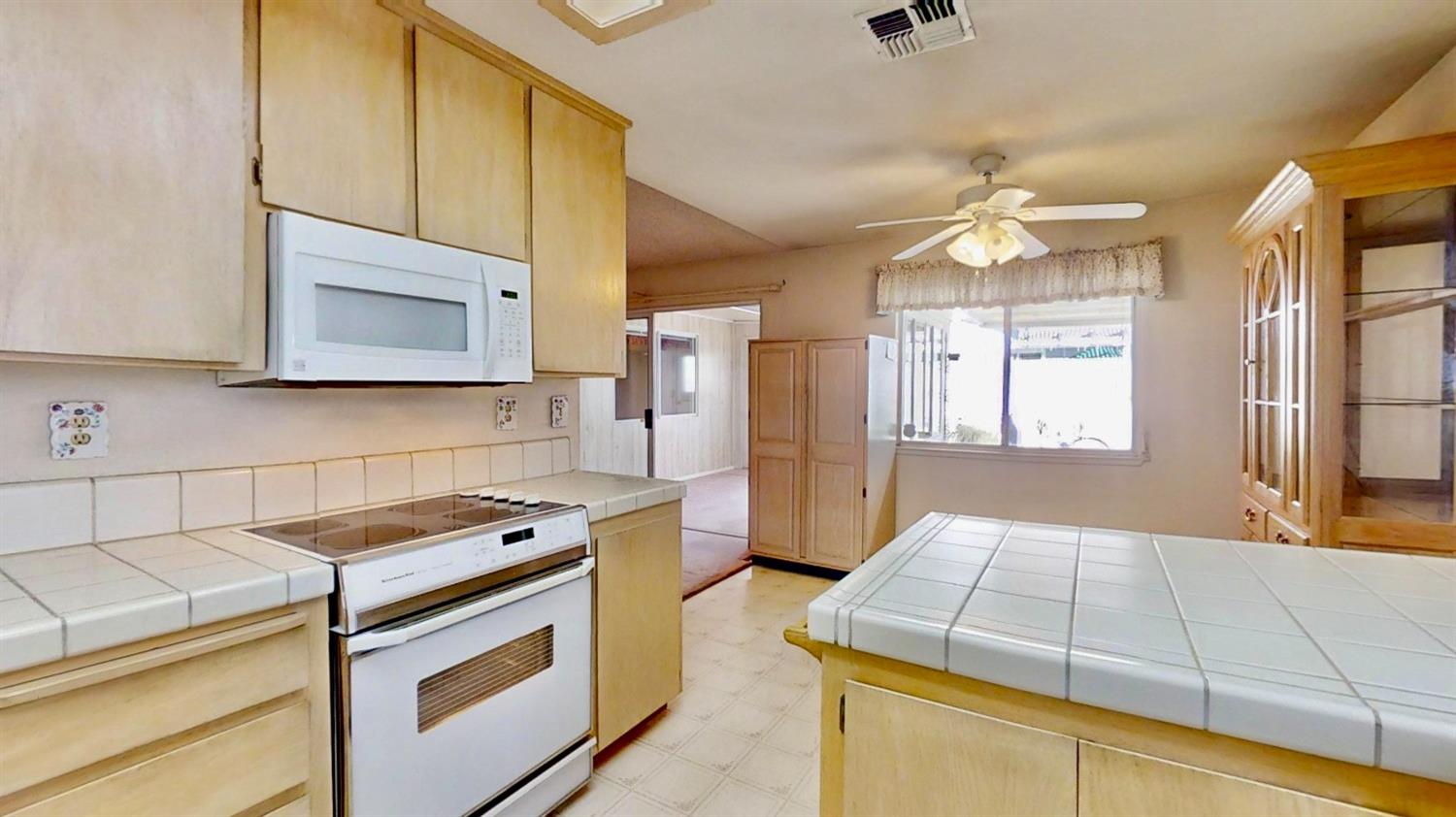 Detail Gallery Image 12 of 28 For 7657 Suncountry Ln, Sacramento,  CA 95828 - 2 Beds | 2 Baths