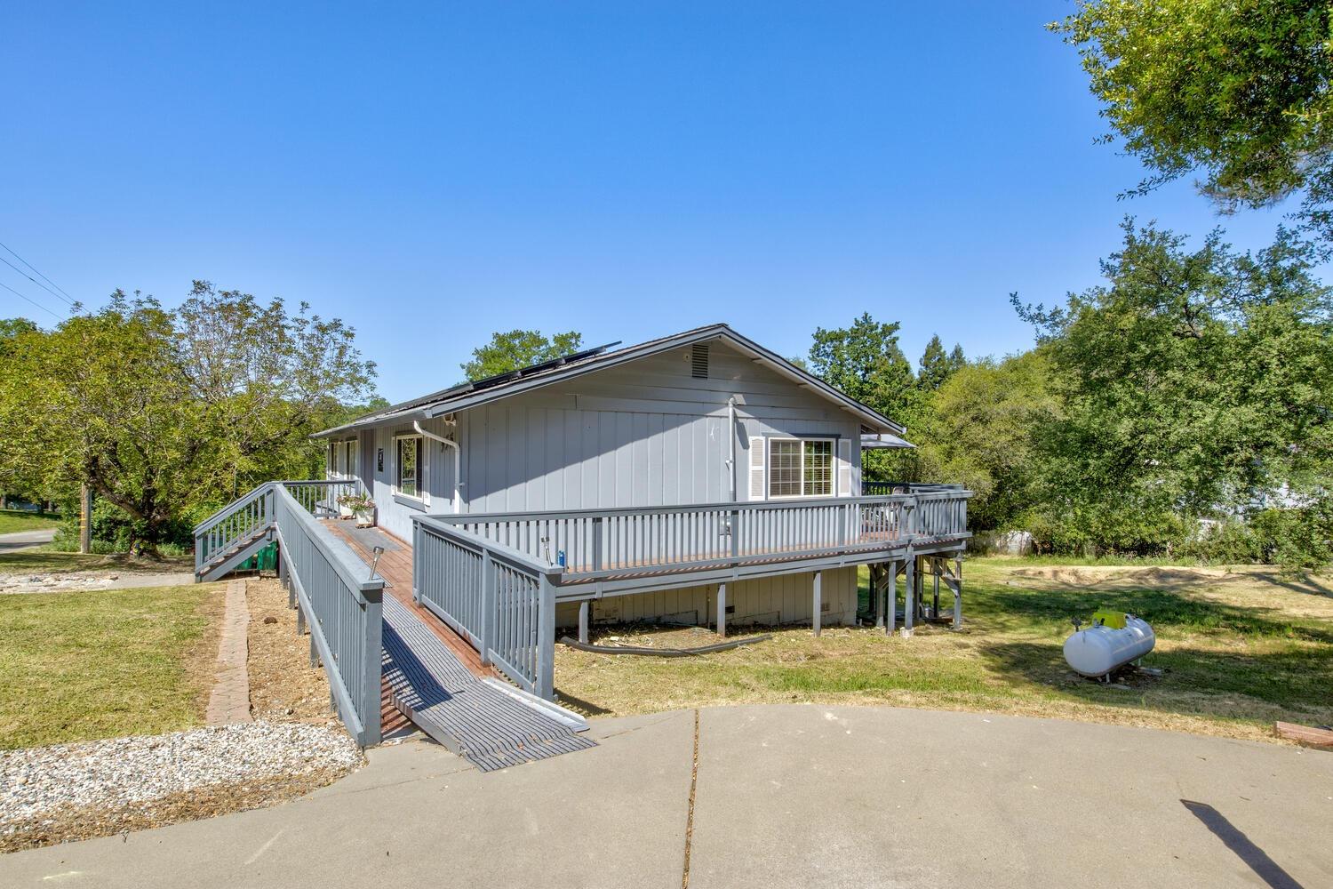 Detail Gallery Image 6 of 72 For 555 Arlette Ln, Diamond Springs,  CA 95619 - 8 Beds | 3 Baths