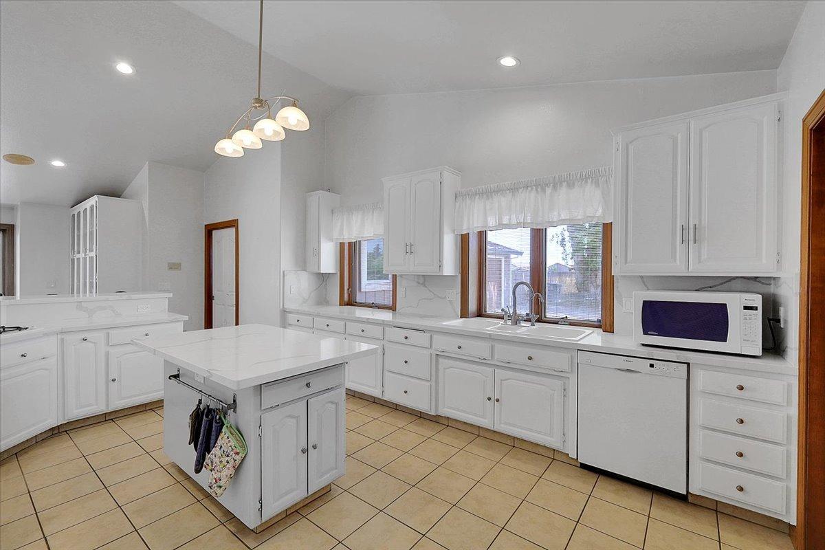 Detail Gallery Image 32 of 99 For 1721 Starr St, Yuba City,  CA 95993 - 5 Beds | 3 Baths