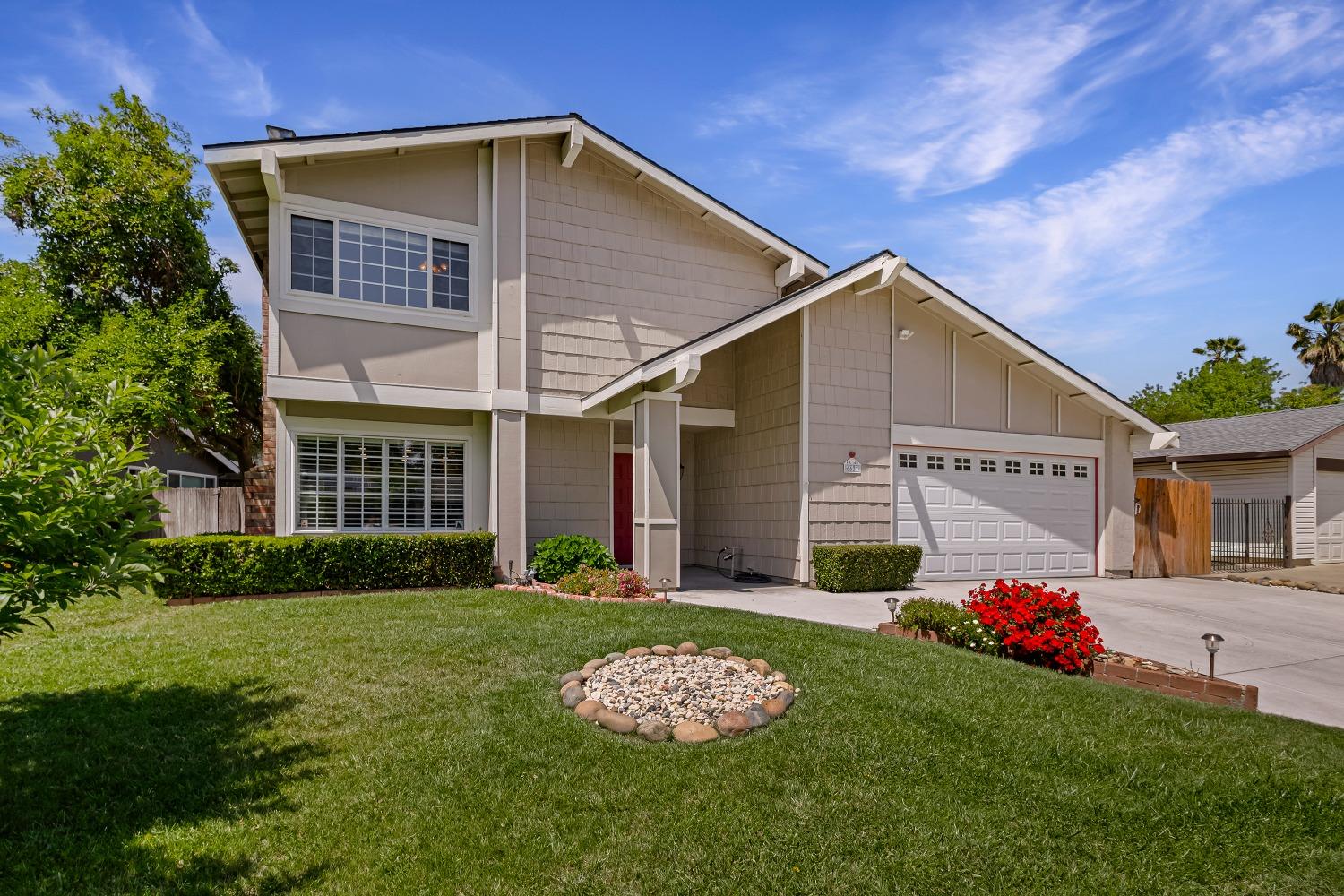 Detail Gallery Image 3 of 52 For 6627 Creekmont Way, Citrus Heights,  CA 95621 - 4 Beds | 2/1 Baths