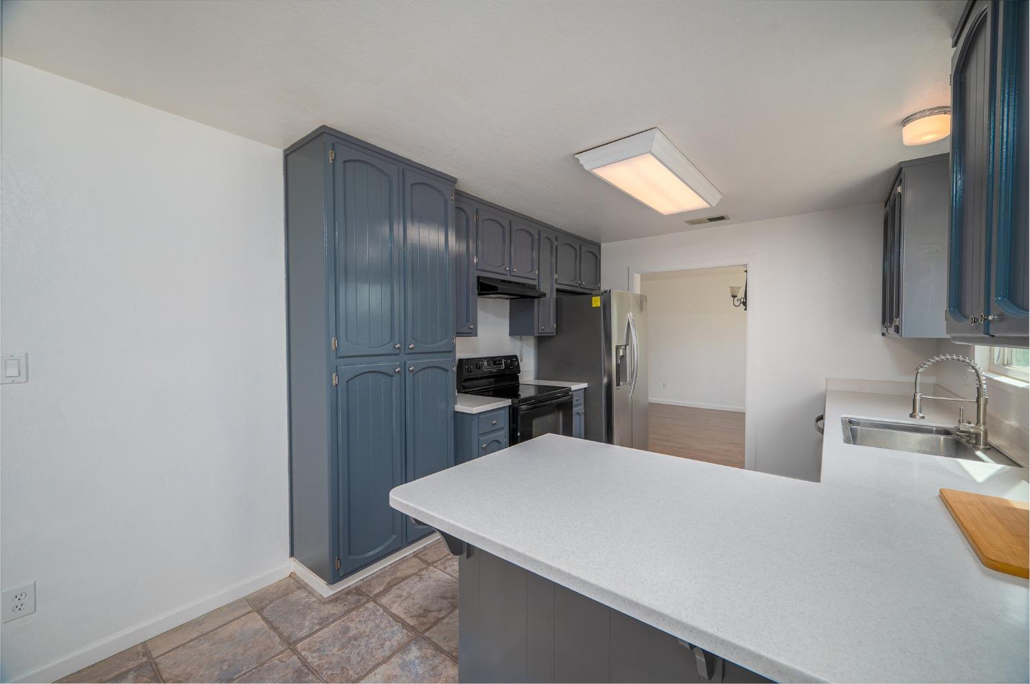 Detail Gallery Image 12 of 50 For 2104 Golden Leaf Ct, Modesto,  CA 95355 - 4 Beds | 2/1 Baths