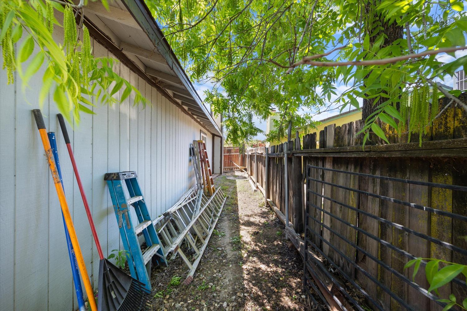 Detail Gallery Image 21 of 32 For 7637 Maralee Way, Sacramento,  CA 95824 - 4 Beds | 2 Baths