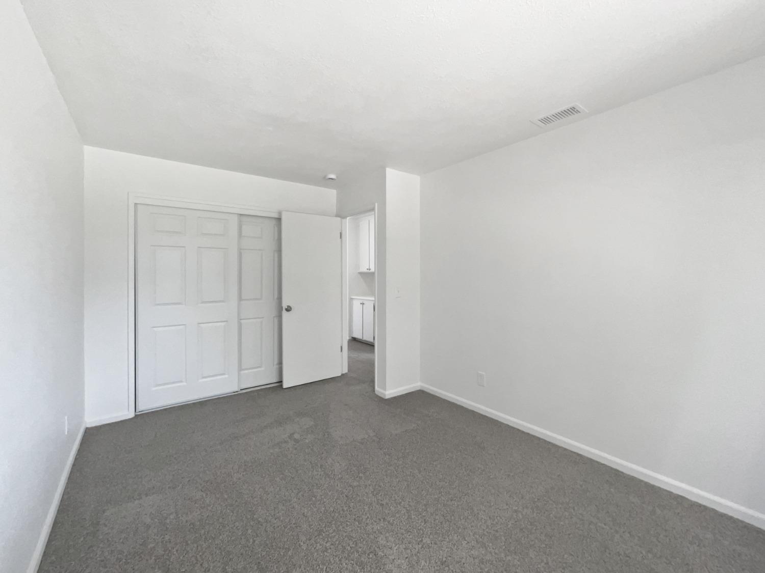 Detail Gallery Image 5 of 25 For 6990 Riverboat Way, Sacramento,  CA 95831 - 2 Beds | 2 Baths