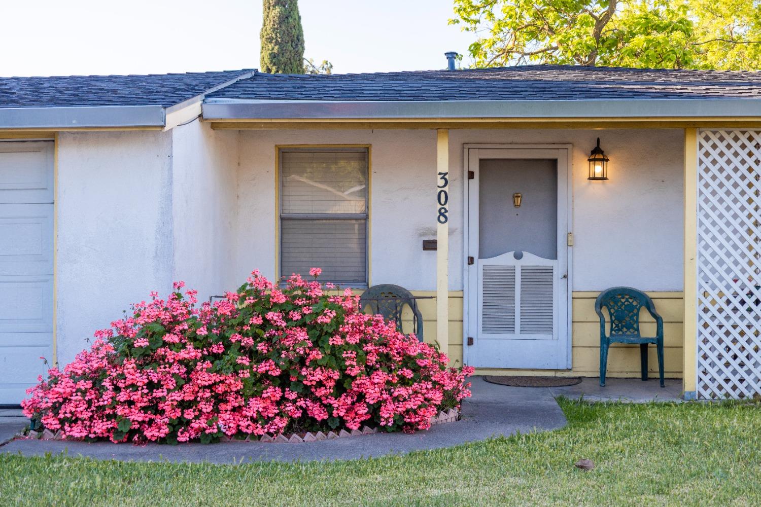 Detail Gallery Image 6 of 24 For 308 Blain Ave, Stockton,  CA 95204 - 3 Beds | 1 Baths