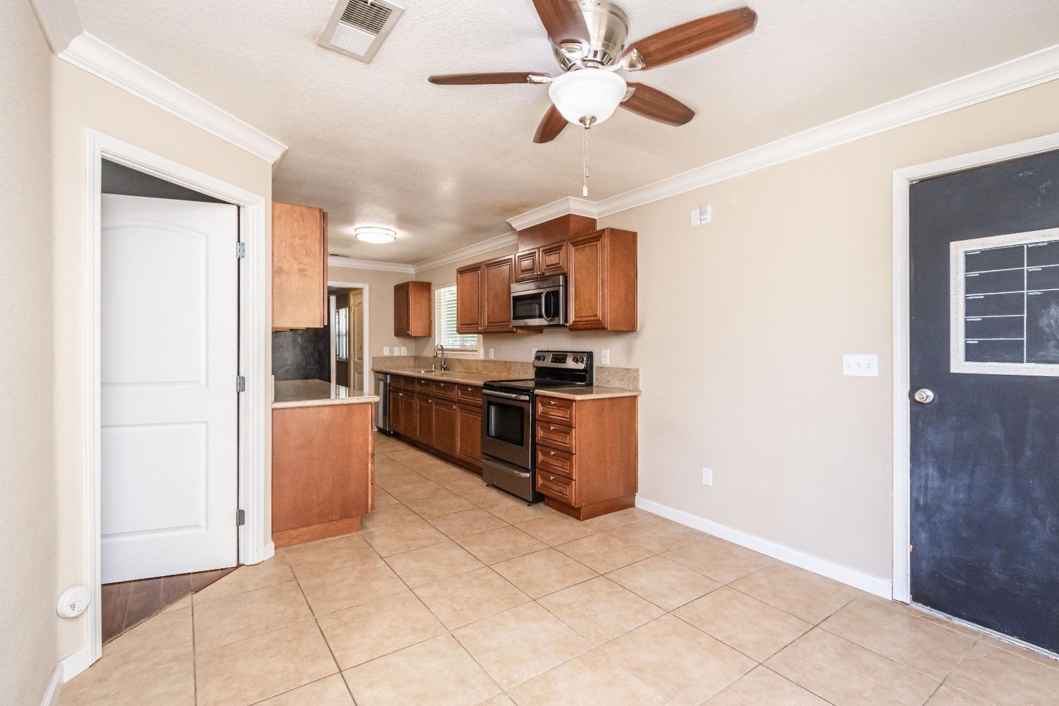 Detail Gallery Image 16 of 32 For 7042 Van Maren Ln, Citrus Heights,  CA 95621 - 3 Beds | 1/1 Baths