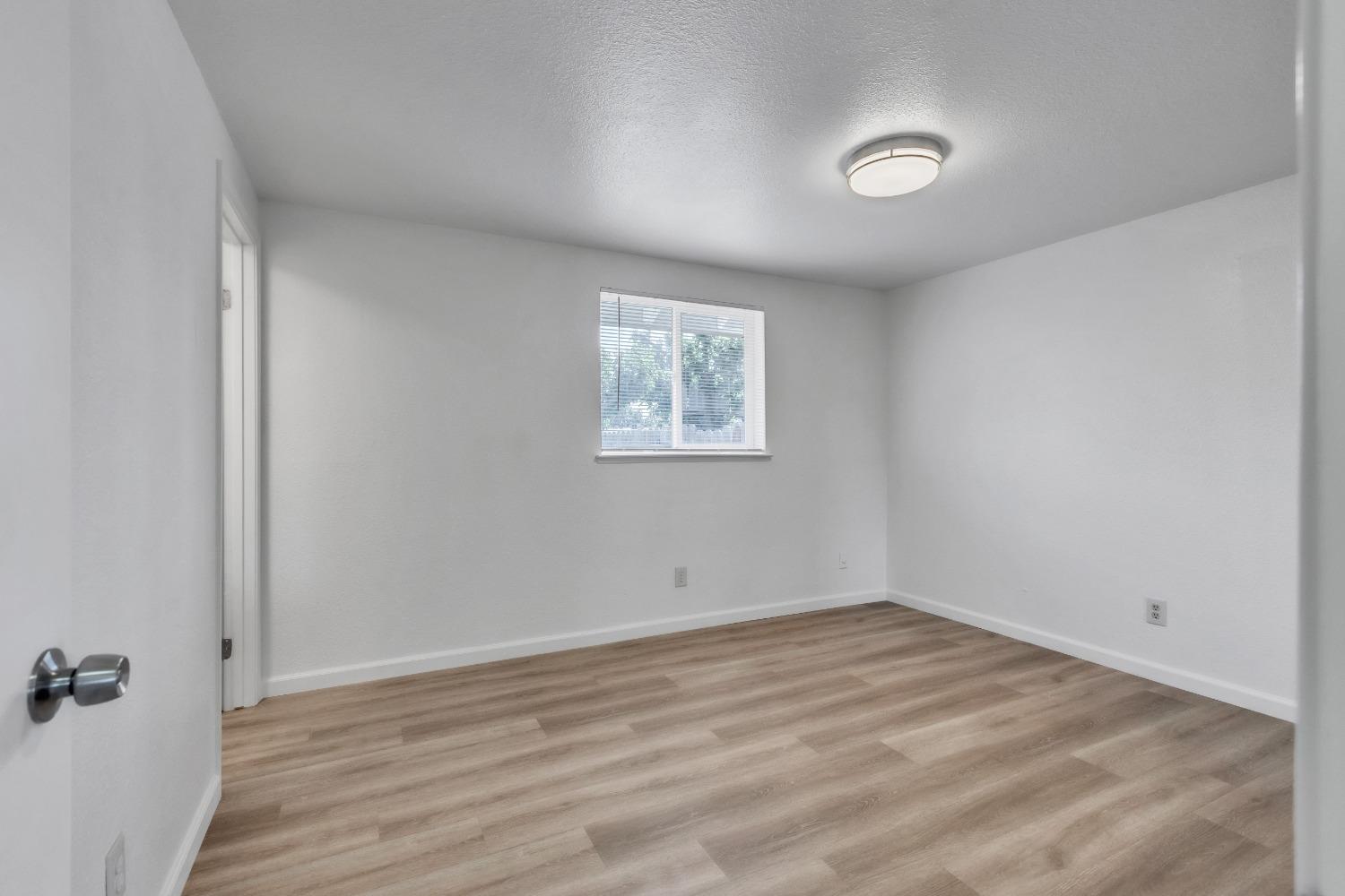 Detail Gallery Image 12 of 20 For 4355 Pow Way, Sacramento,  CA 95820 - 3 Beds | 2 Baths