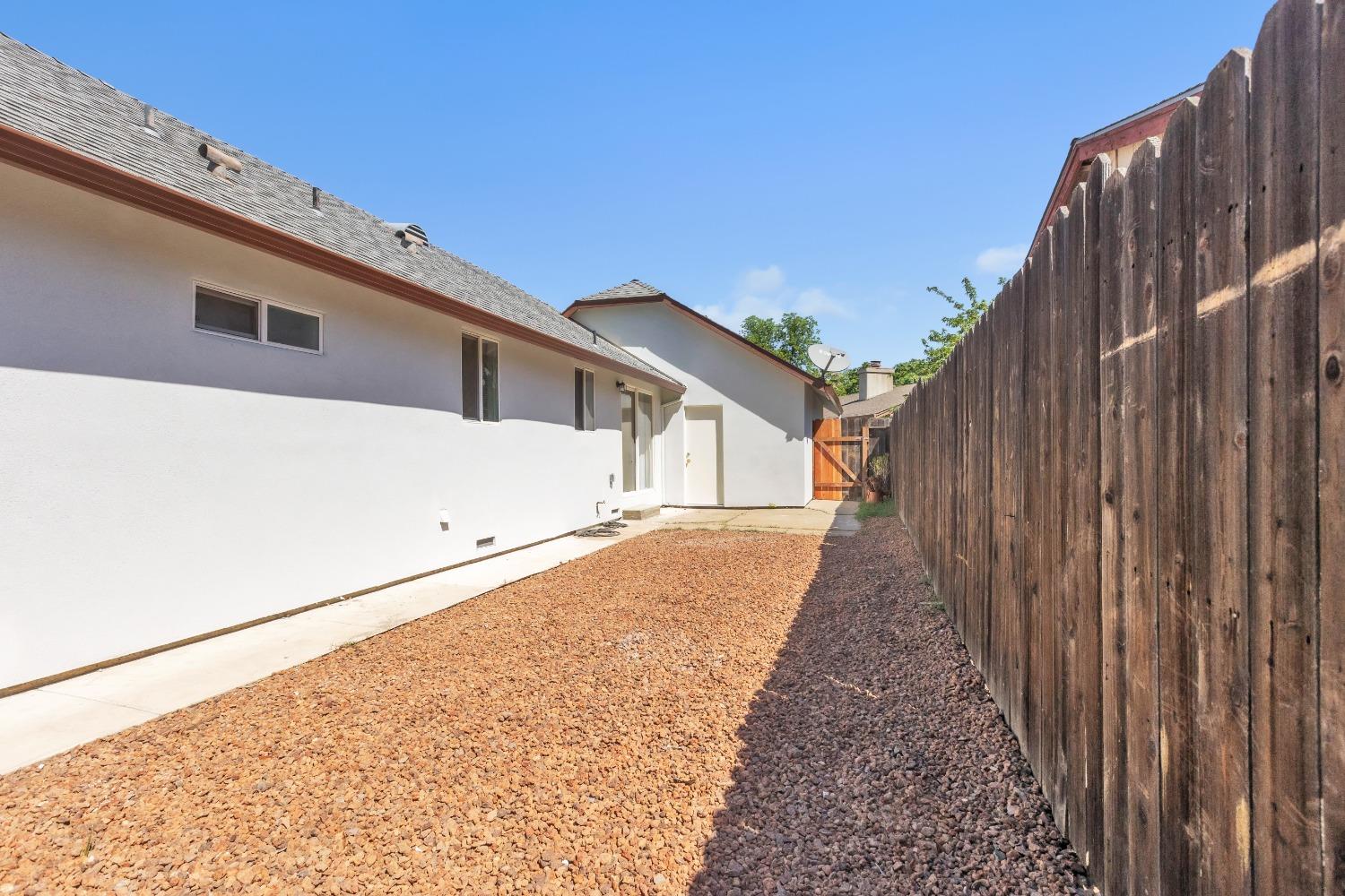 Detail Gallery Image 19 of 20 For 4355 Pow Way, Sacramento,  CA 95820 - 3 Beds | 2 Baths