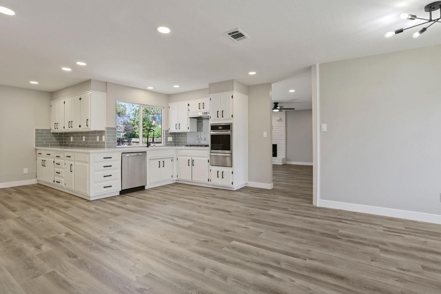 Detail Gallery Image 5 of 34 For 2715 Madrone Ave, Stockton,  CA 95207 - 3 Beds | 2 Baths
