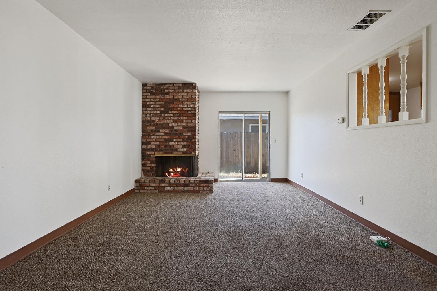 Detail Gallery Image 14 of 33 For 1806 Larkspur Ln, Ceres,  CA 95307 - 3 Beds | 2 Baths