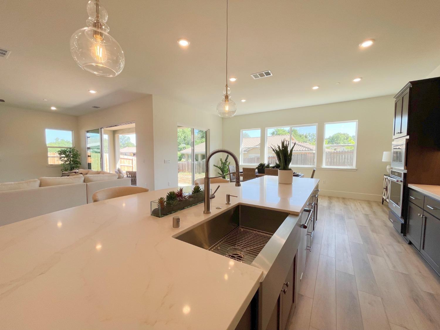 Detail Gallery Image 11 of 55 For 8642 Zinfandel Pkwy, Plymouth,  CA 95669 - 3 Beds | 3/1 Baths
