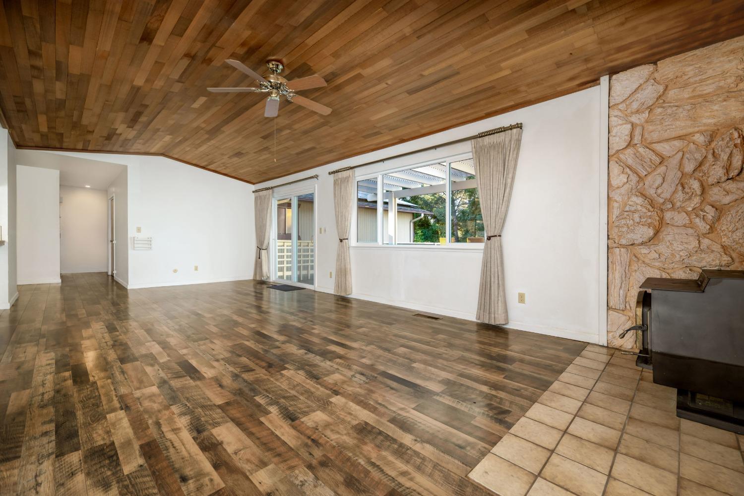 Detail Gallery Image 40 of 54 For 20029 Echo Blue Dr, Penn Valley,  CA 95946 - 3 Beds | 2 Baths