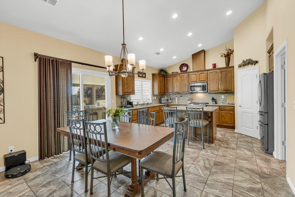 Detail Gallery Image 14 of 56 For 745 Parkridge Dr, Galt,  CA 95632 - 3 Beds | 2/1 Baths