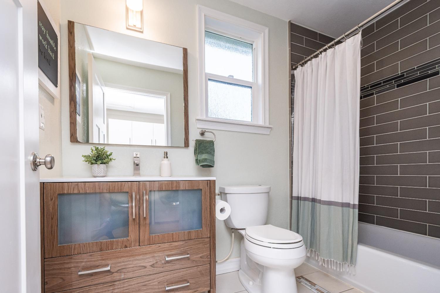 Detail Gallery Image 28 of 57 For 2112 Lorenzo Ln, Sacramento,  CA 95864 - 4 Beds | 2 Baths