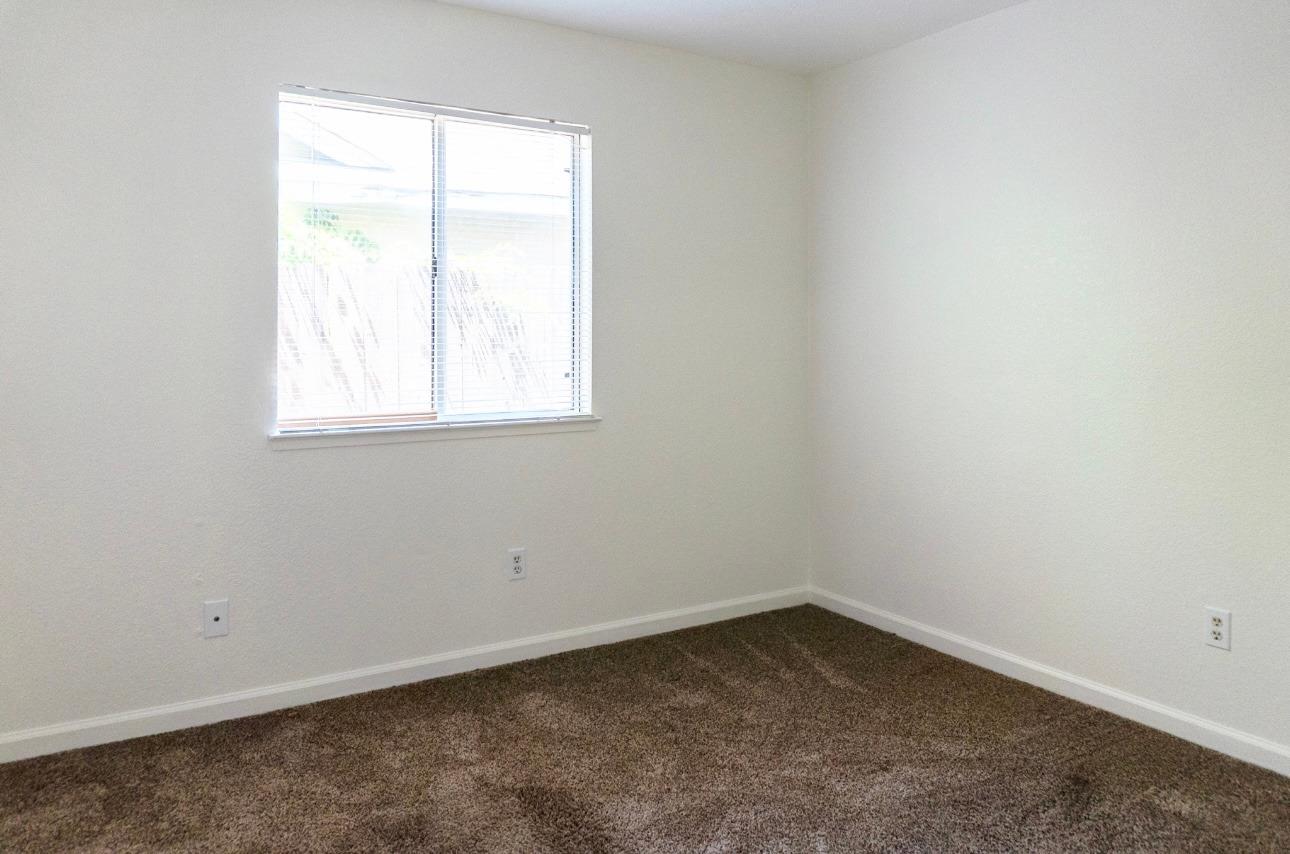Detail Gallery Image 7 of 17 For 12461 Quicksilver St, Waterford,  CA 95386 - 4 Beds | 2 Baths
