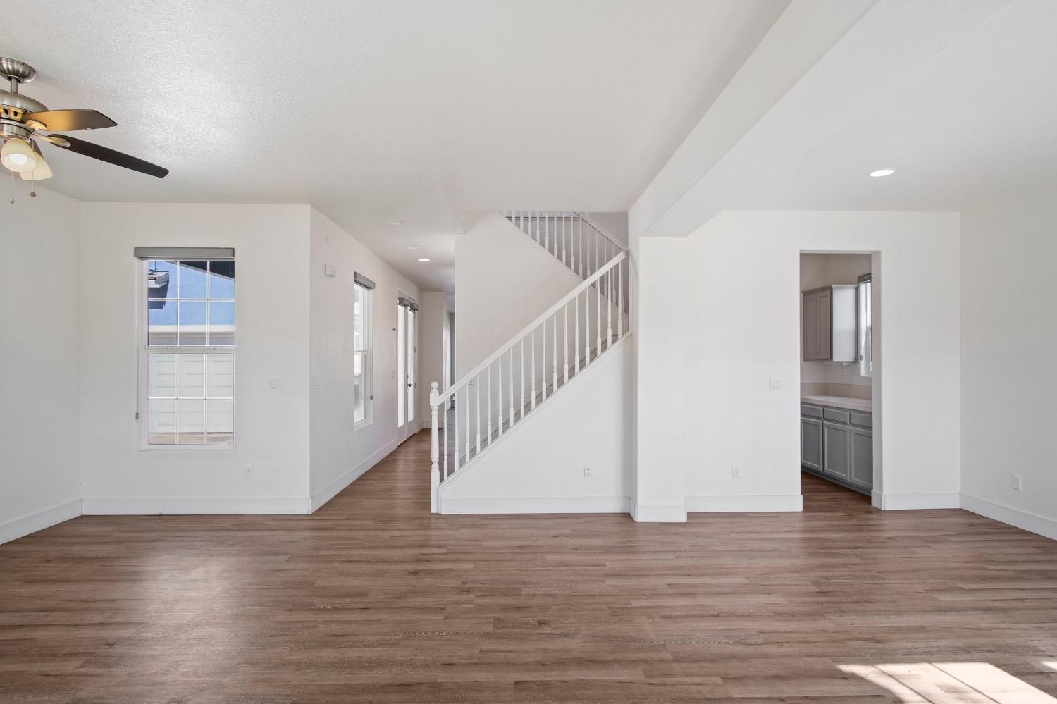 Detail Gallery Image 4 of 36 For 456 Meadow Creek Dr, Patterson,  CA 95363 - 5 Beds | 4/1 Baths