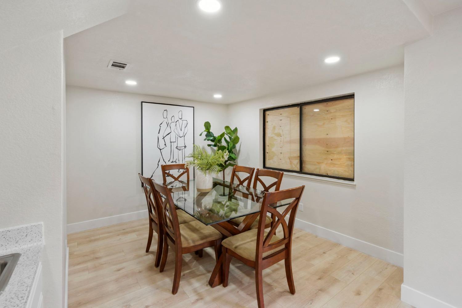 Detail Gallery Image 6 of 24 For 6870 Calvine Rd, Sacramento,  CA 95823 - 3 Beds | 2/1 Baths