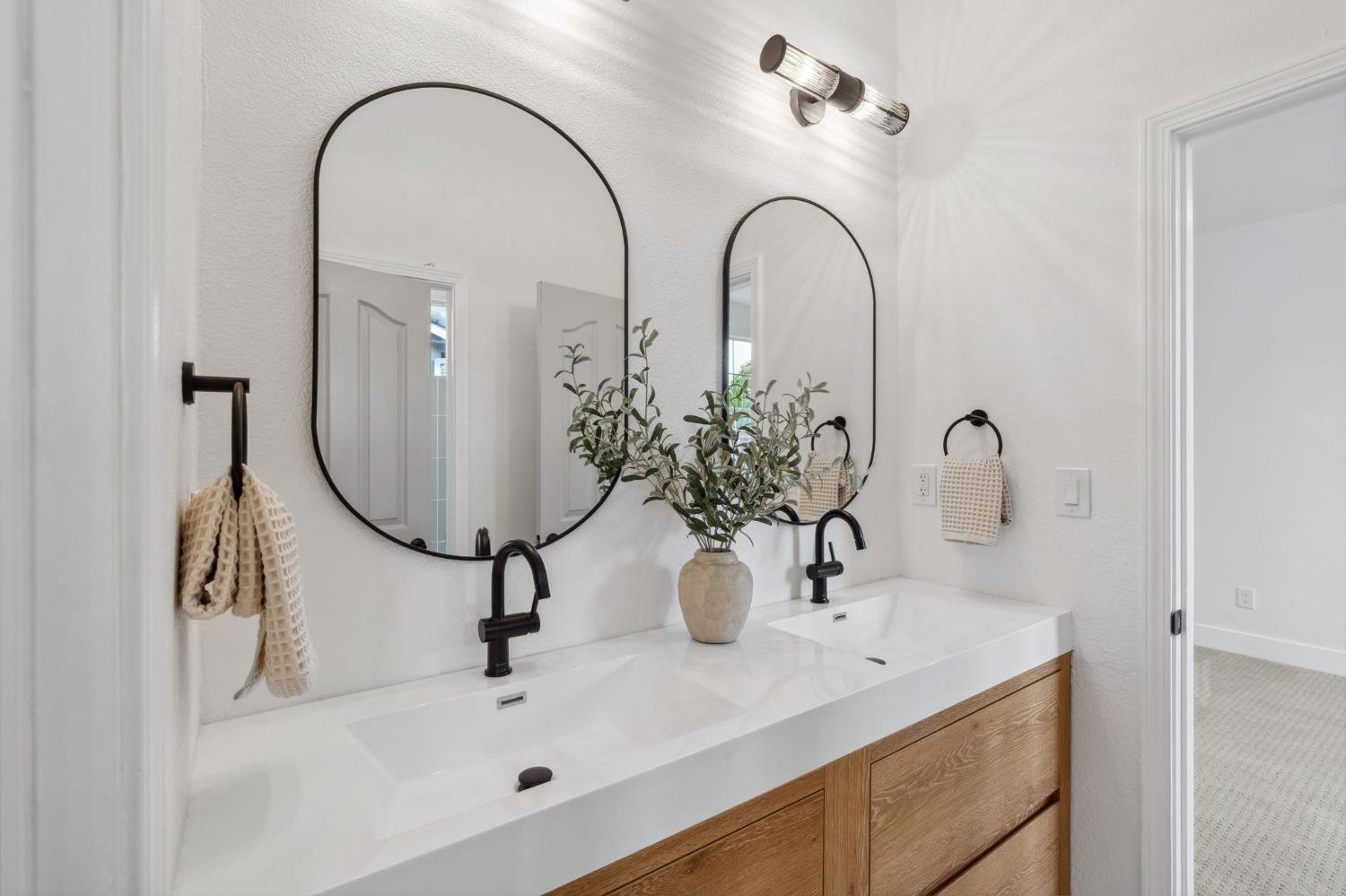Detail Gallery Image 21 of 33 For 261 Vista Creek Cir, Sacramento,  CA 95835 - 5 Beds | 3/1 Baths