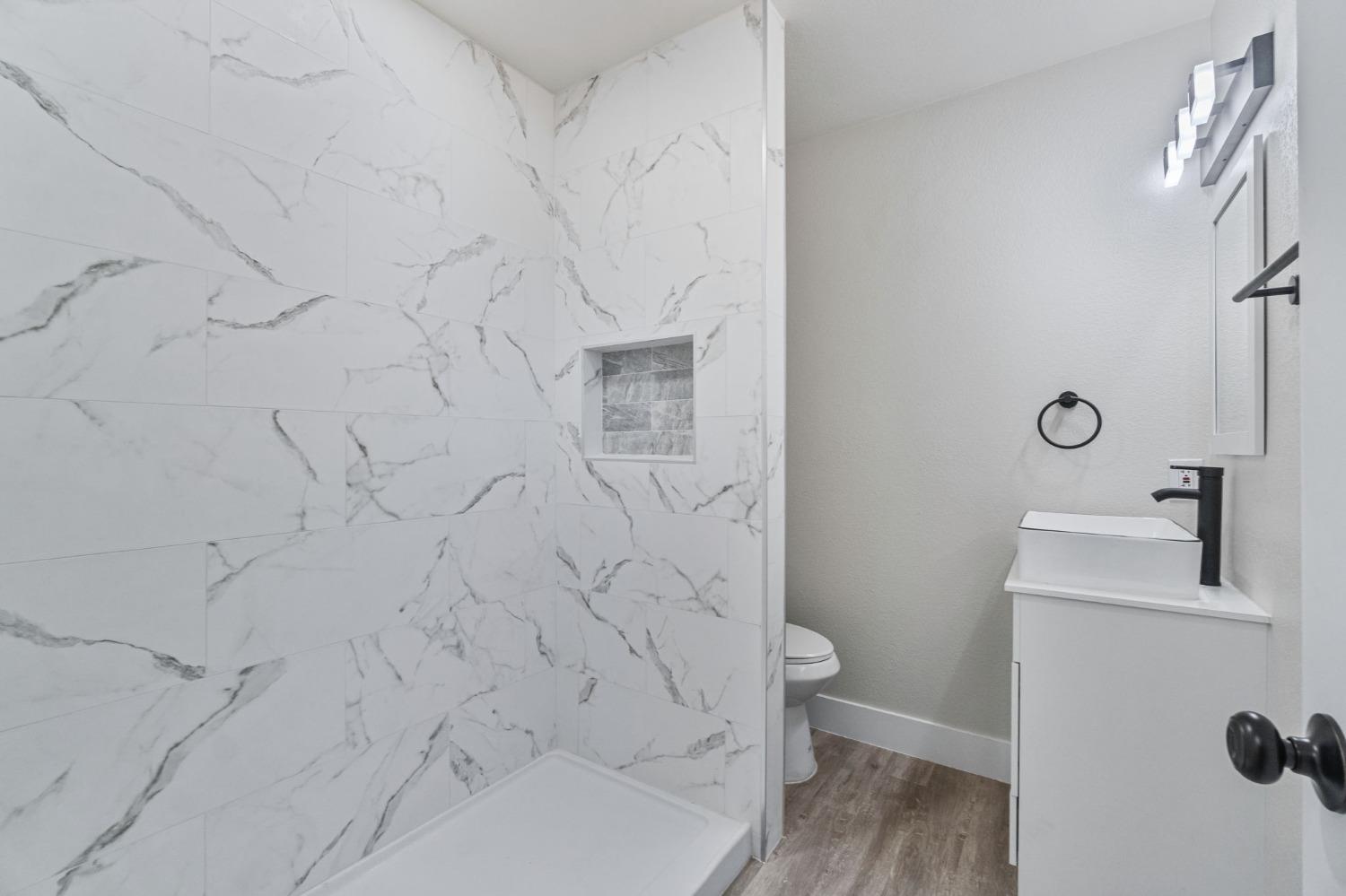 Detail Gallery Image 21 of 25 For 1704 E Los Altos Ave, Fresno,  CA 93710 - 3 Beds | 2 Baths